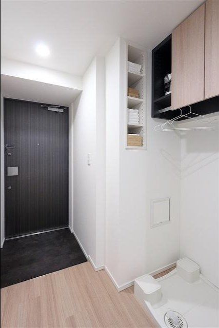 玄関　家具はイメージです