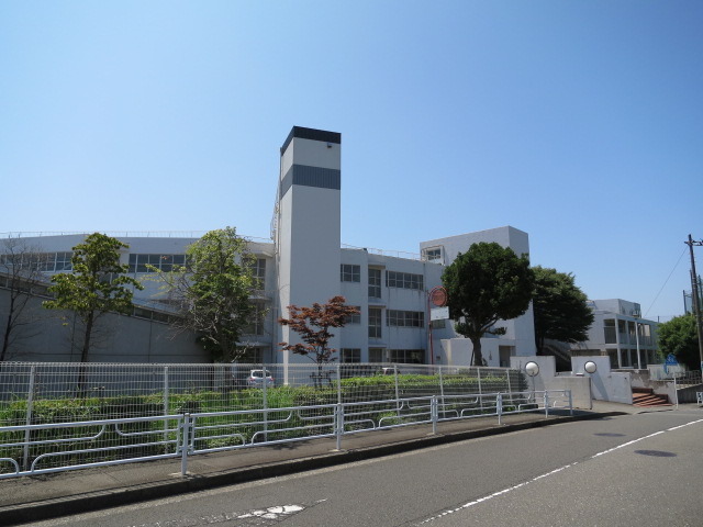 中学校　川和中学校（中学校）まで1100m