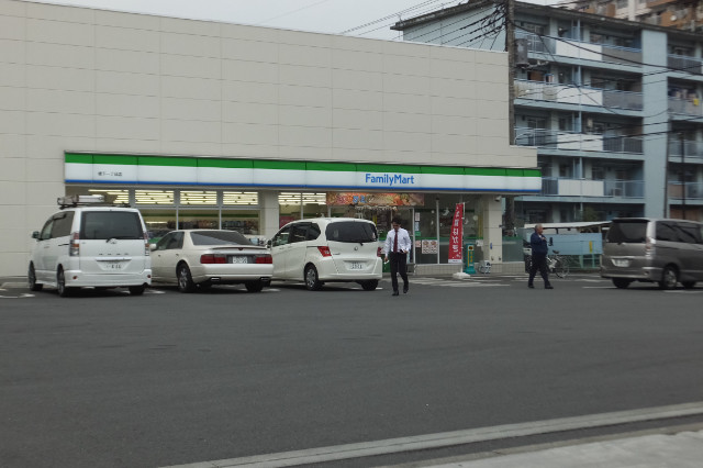 コンビニ　ファミリーマート坂下一丁目店（コンビニ）まで108m