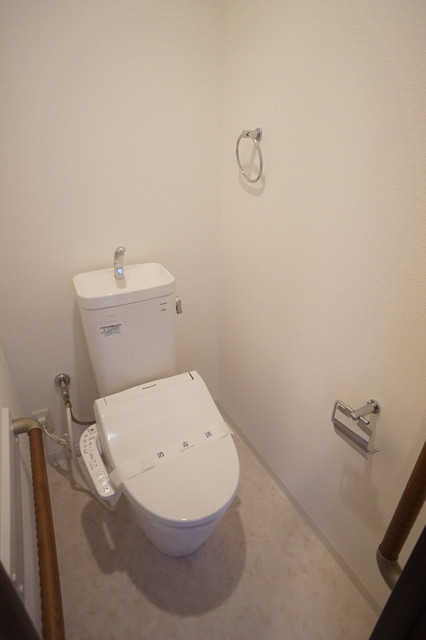 トイレ　温水洗浄便座付きトイレです※前回募集時２０２２年７月撮影