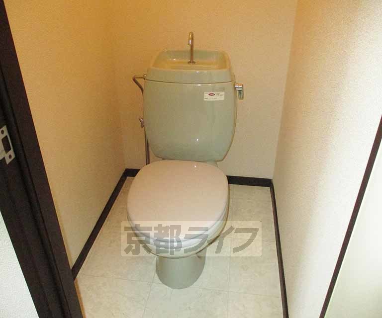トイレ　６帖和室です。