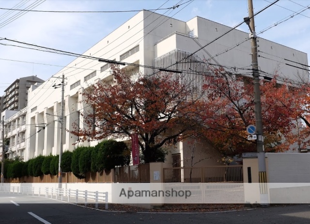 中学校　八阪中学校（中学校）まで385m