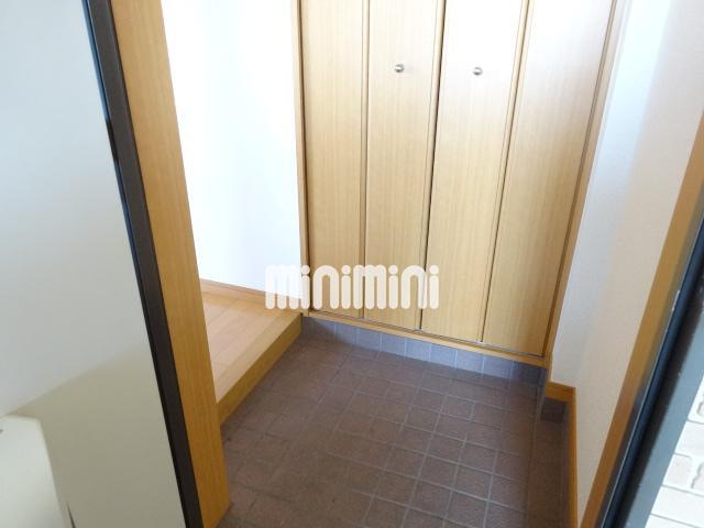 玄関　玄関収納が充実しています