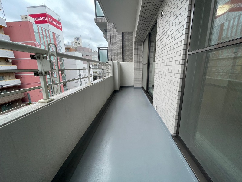 バルコニー　バルコニーです。洗濯物を干したり一息ついたりできますね！