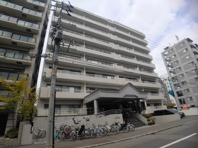 建物外観　札幌市中央区北１条西「パシフィック近代美術館前」