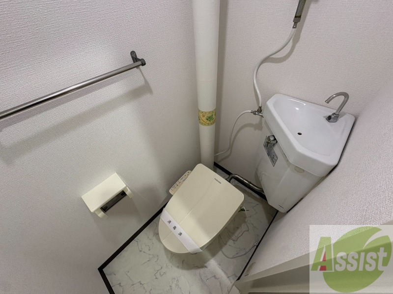 トイレ　こちらはトイレです。清潔感があり、安心して使用できます。