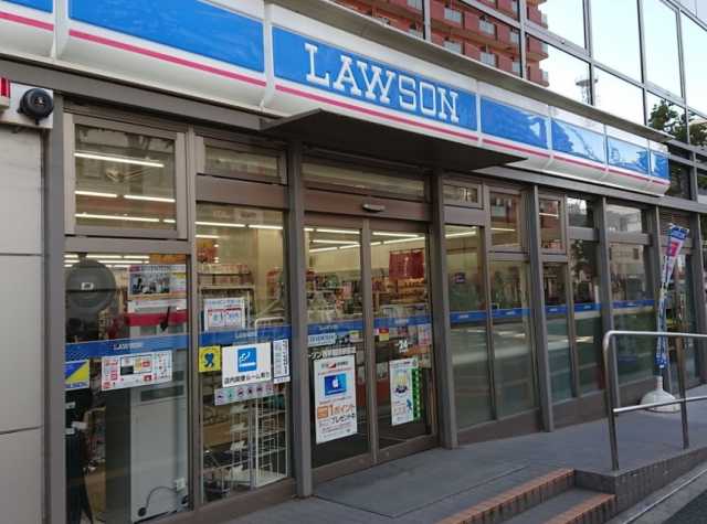 コンビニ　ローソン 西早稲田駅前店（コンビニ）まで294m