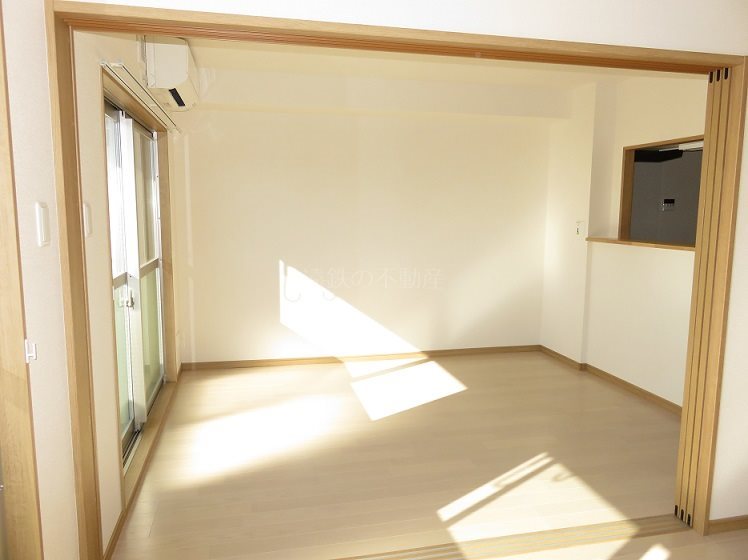 居室・リビング　※同タイプの別部屋の写真です。