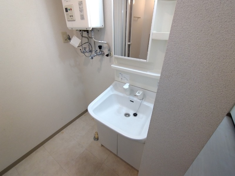 洗面設備　シャンプードレッサー。身支度はここでばっちり。