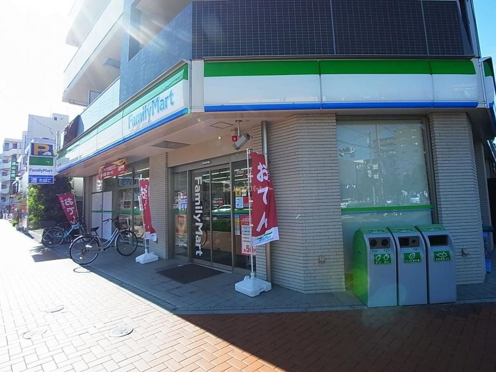 コンビニ　ファミリーマート南流山四丁目店（コンビニ）まで240m
