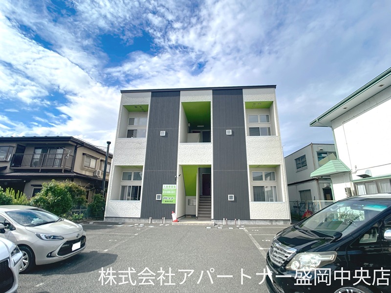 建物外観　デザイン性の高いアンダーロフト物件