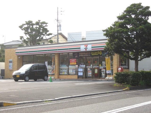 コンビニ　セブンイレブン静岡中吉田店（コンビニ）まで300m