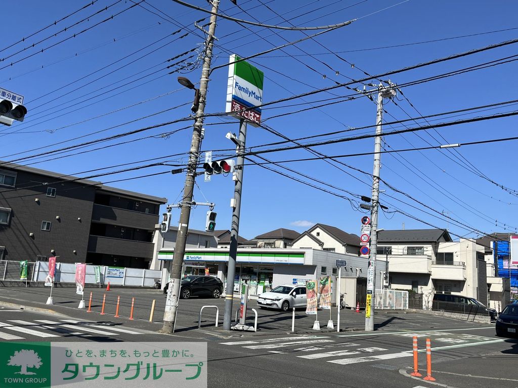 コンビニ　ファミリーマート（コンビニ）まで620m