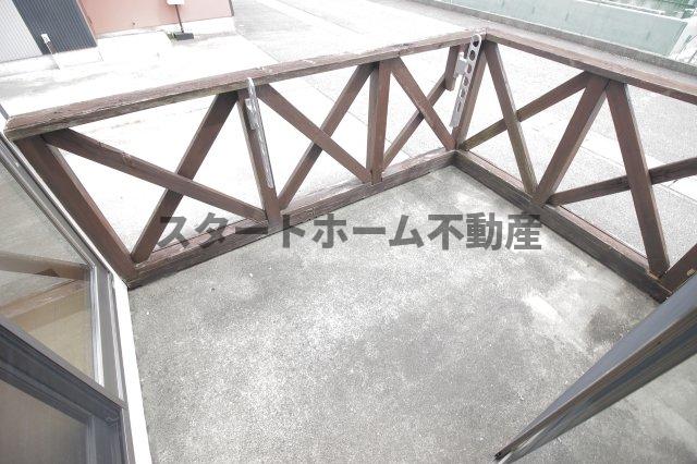 バルコニー　お洗濯にも便利なバルコニー付き