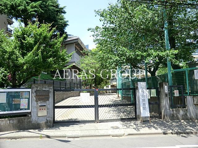 中学校　渋谷区立鉢山中学校（中学校）まで296m