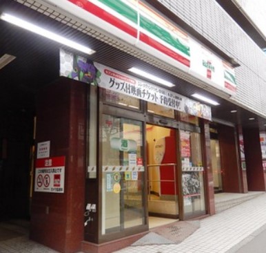 コンビニ　セブンイレブン 新宿揚場町店（コンビニ）まで492m