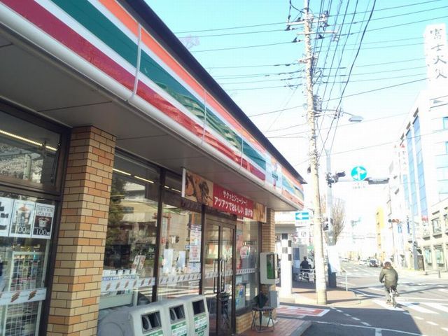 コンビニ　セブン‐イレブン さいたま大宮氷川参道店（コンビニ）まで707m