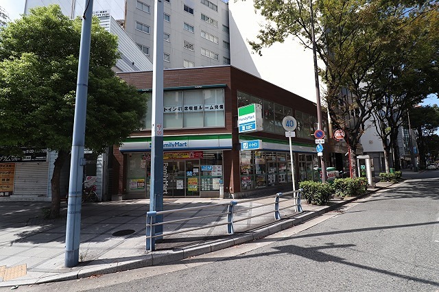 コンビニ　ファミリーマート 西天満六丁目店（コンビニ）まで211m