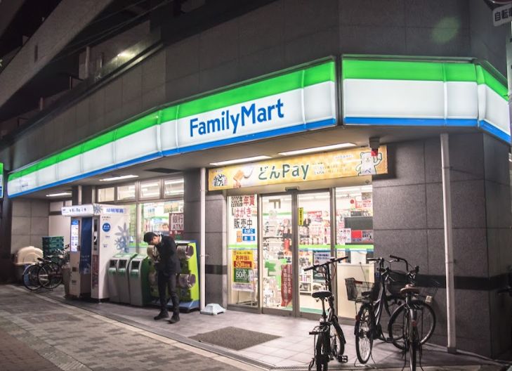 コンビニ　ファミリーマート 西成区役所前店（コンビニ）まで263m