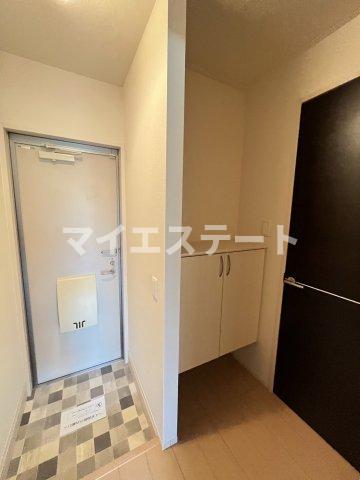 玄関　同型・現況優先（写真は105）