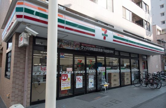 コンビニ　セブンイレブン向島店（コンビニ）まで413m