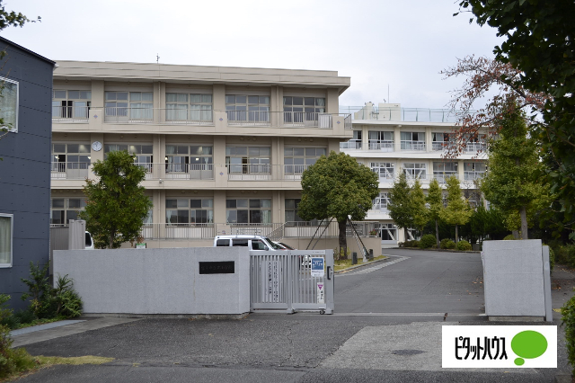 小学校　富士市立丘小学校（小学校）まで951m