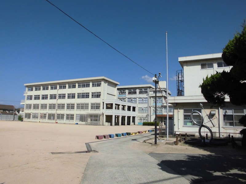 小学校　加古川市立別府小学校（小学校）まで513m