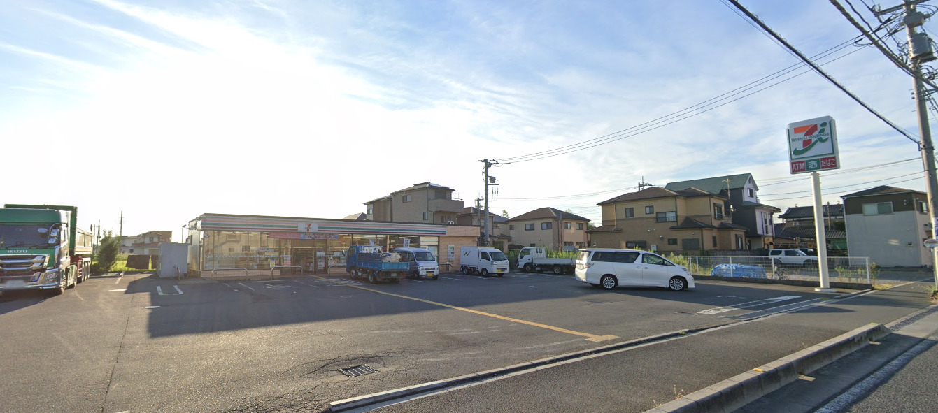 コンビニ　セブンイレブン八潮鶴ケ曽根店（コンビニ）まで558m