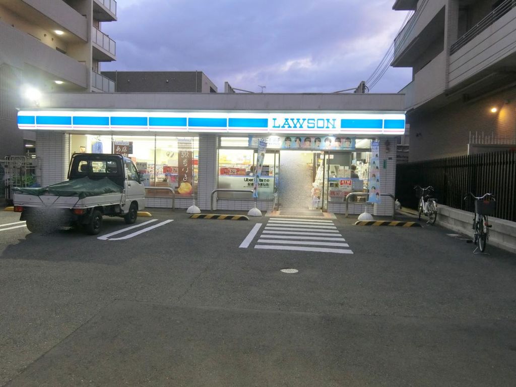 コンビニ　ローソンJR茨木東口店（コンビニ）まで240m