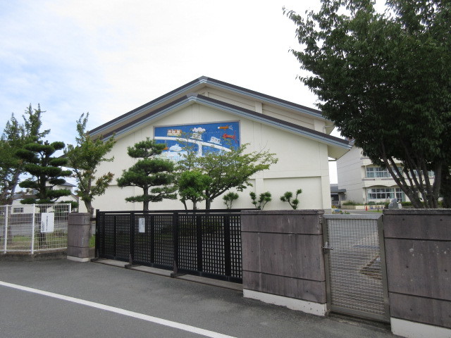 小学校　大川市立宮前小学校（小学校）まで140m