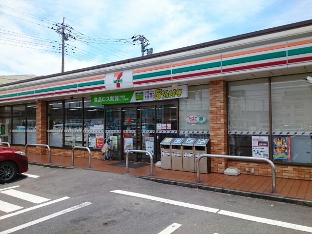 コンビニ　セブンイレブン高崎飯塚町店（コンビニ）まで550m