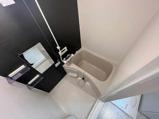 バス・シャワールーム　広めのお風呂は一日の疲れを癒してくれます。