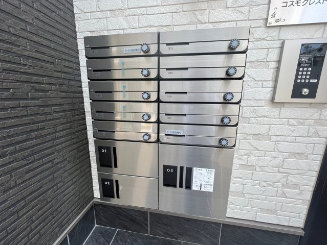 ロビー　ロビーにある各部屋毎のメールボックス。