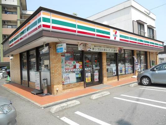 コンビニ　セブンイレブン 博多諸岡店（コンビニ）まで675m
