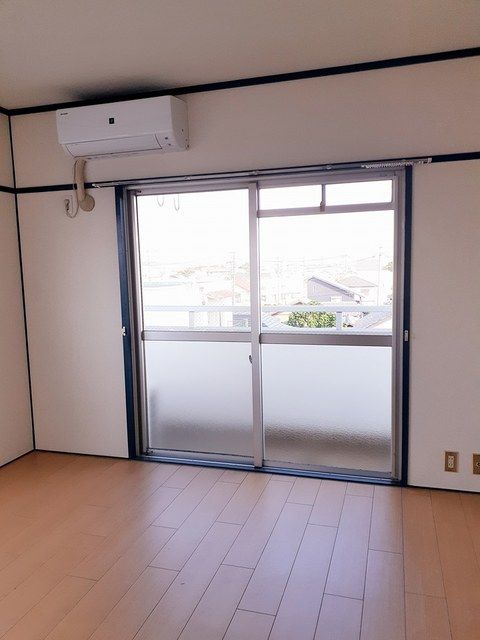 ロイヤルタウンの居間写真
