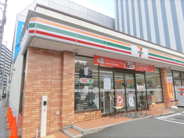 コンビニ　セブンイレブン枚方市役所前店（コンビニ）まで220m