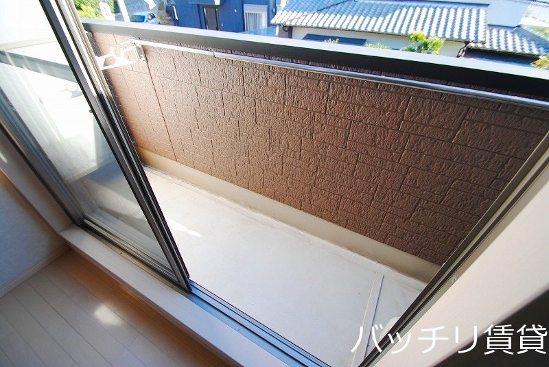 バルコニー　別号室の画像。現況優先