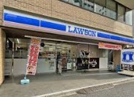 コンビニ　ローソン 四谷左門町店（コンビニ）まで218m