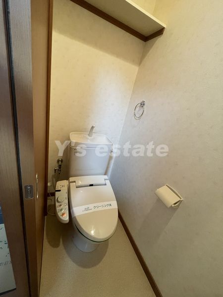 トイレ　この写真の反転タイプになります。