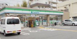 コンビニ　ファミリーマート豊中東泉丘店（コンビニ）まで550m