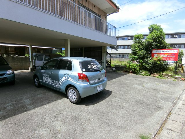 駐車場　駐車場に車を止められます