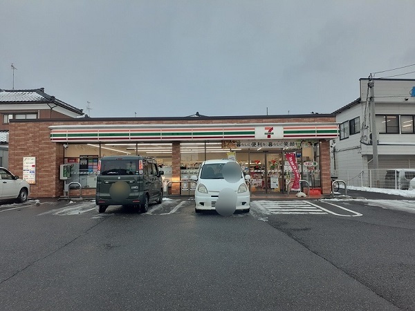 コンビニ　セブンイレブン新潟元町店（コンビニ）まで650m