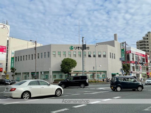 銀行　（株）りそな銀行／城東支店（銀行）まで676m