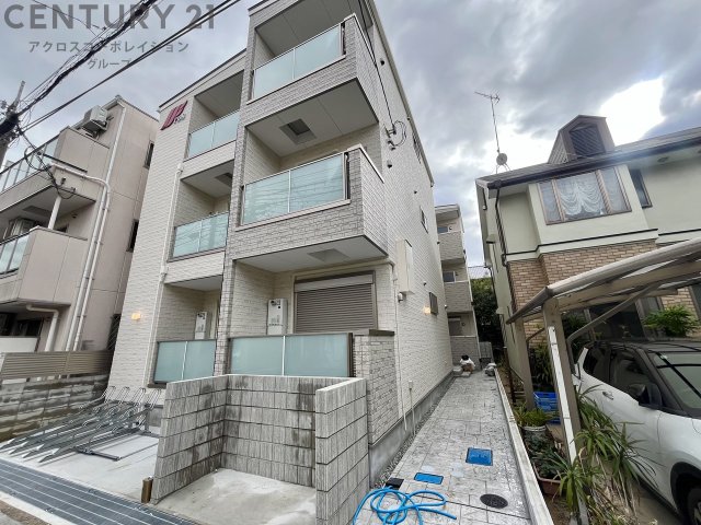 建物外観　オートロックで外部の人間が簡単に出入りできないため安心です。