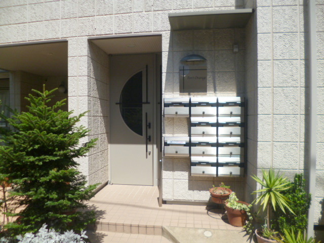 エントランス　★安心のオートロック付きマンションです♪