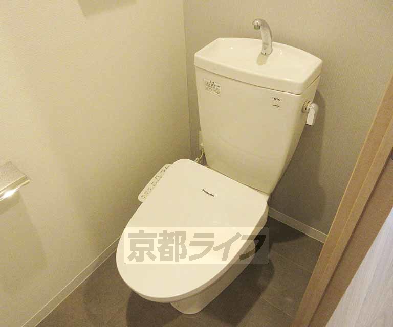 トイレ　ウォシュレット付きです・