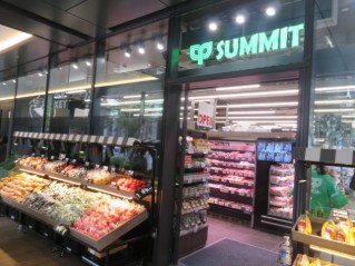 スーパー　サミットストア神田スクエア店（スーパー）まで251m