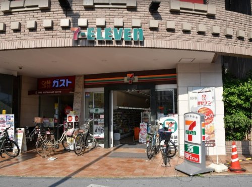 コンビニ　セブンイレブン 北千住駅東口店（コンビニ）まで444m