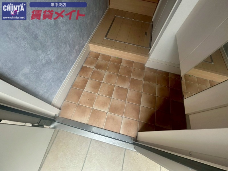 玄関　別部屋同型タイプ
