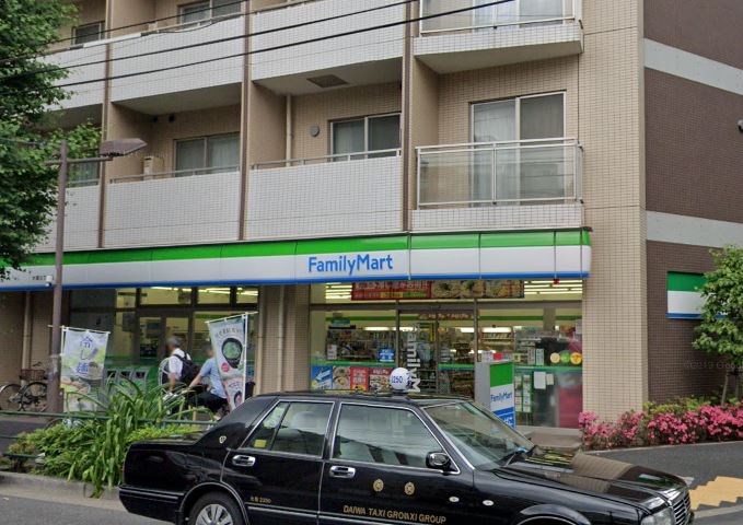 コンビニ　ファミリーマート 大塚三丁目店（コンビニ）まで422m
